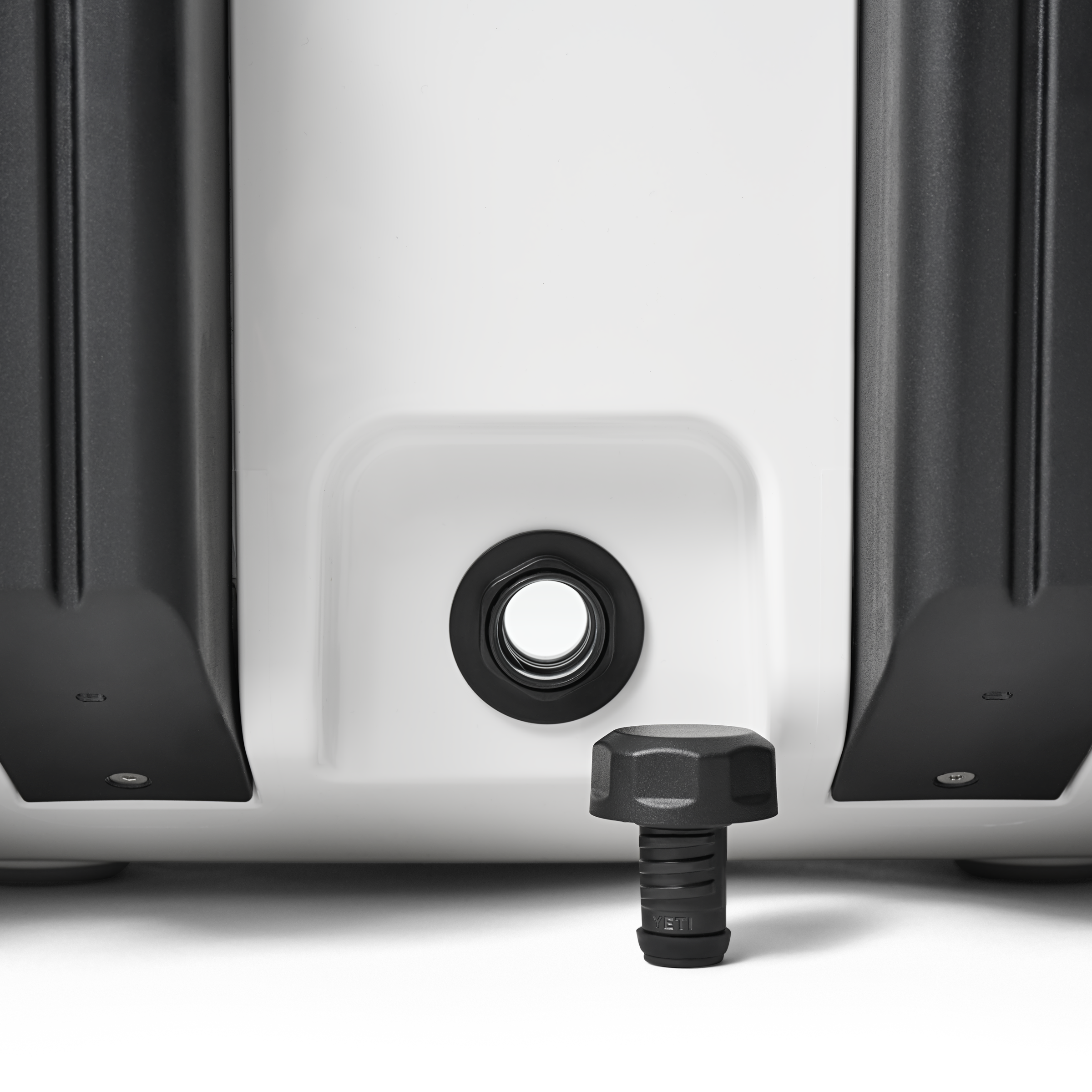 Roadie® Kühlbox mit Rollen BestDam™ Ablassstopfen - Image 2